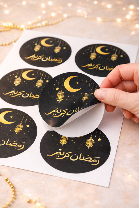 ملصقات رمضان دائرية سوداء (عبوة من 10)